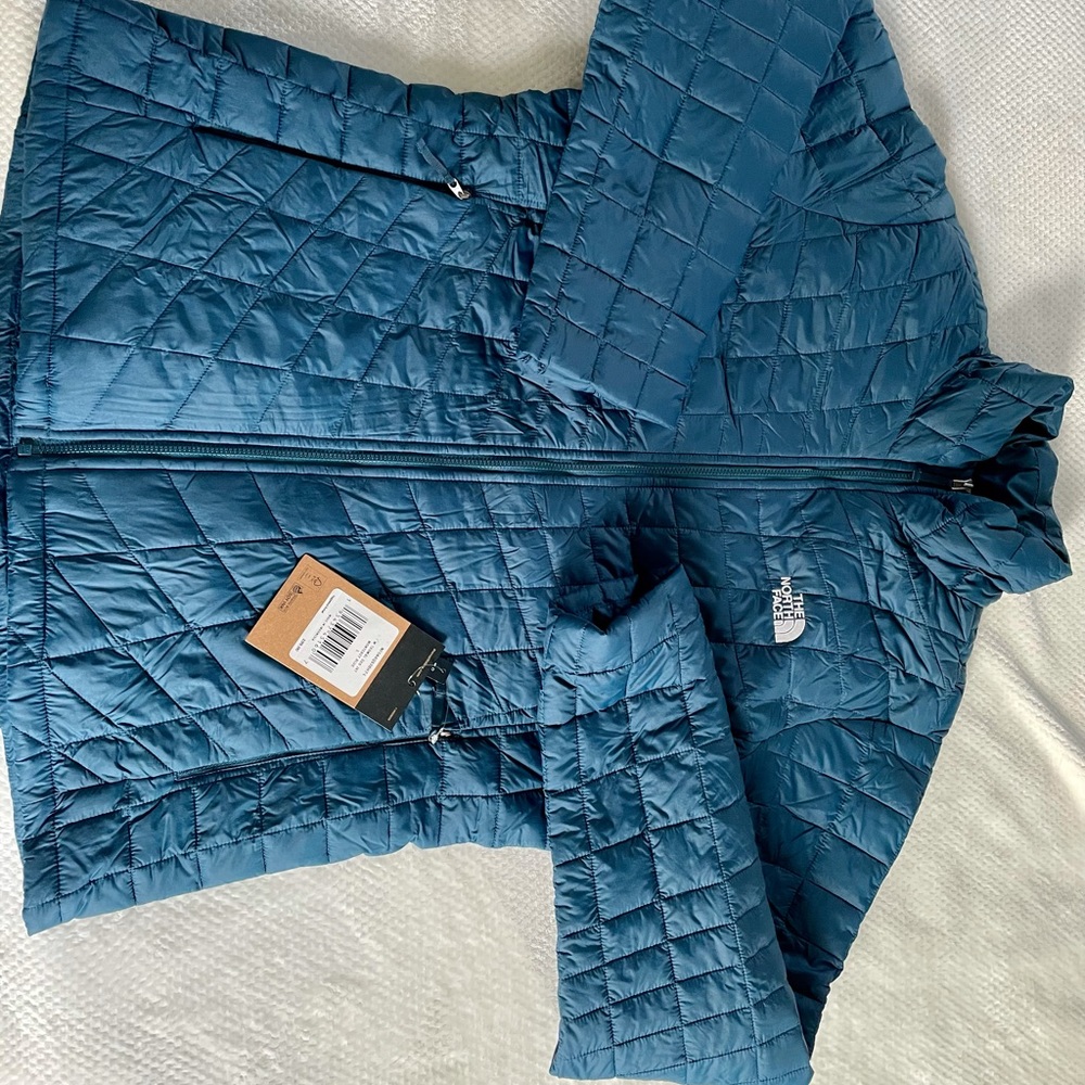 North Face women’s size Large Thermoball Eco Jacket in Monterey Blue